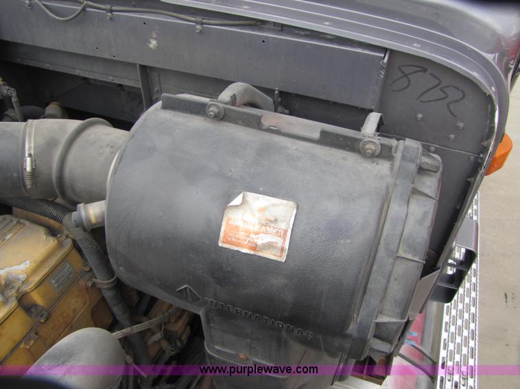 image for item 5047 1997 International Series 9400 semi truck