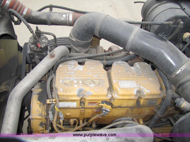 image for item 5047 1997 International Series 9400 semi truck