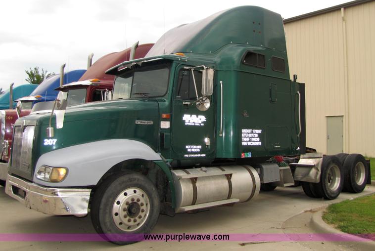 image for item 5048 1998 International Series 9400 semi truck