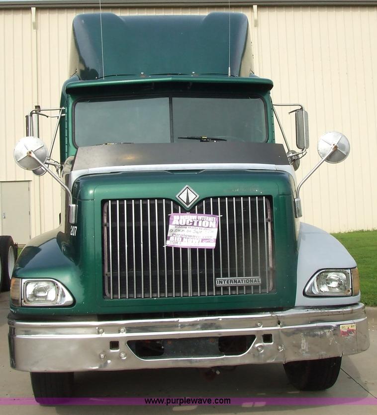 image for item 5048 1998 International Series 9400 semi truck