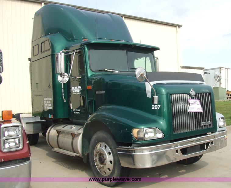 image for item 5048 1998 International Series 9400 semi truck