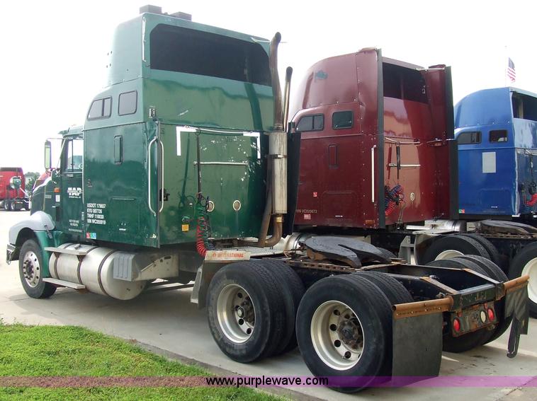 image for item 5048 1998 International Series 9400 semi truck