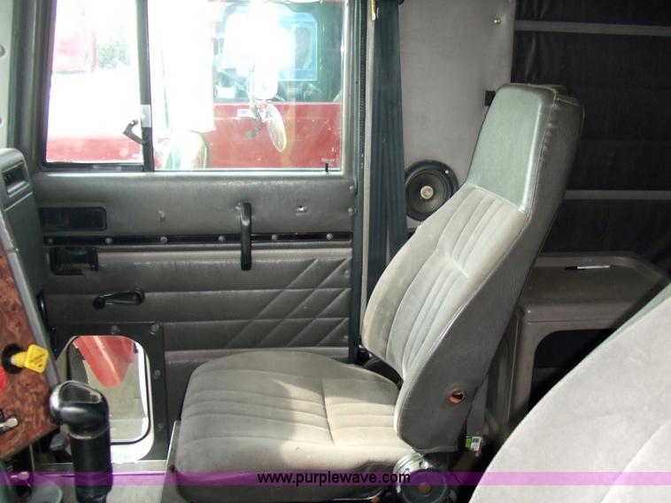 image for item 5048 1998 International Series 9400 semi truck