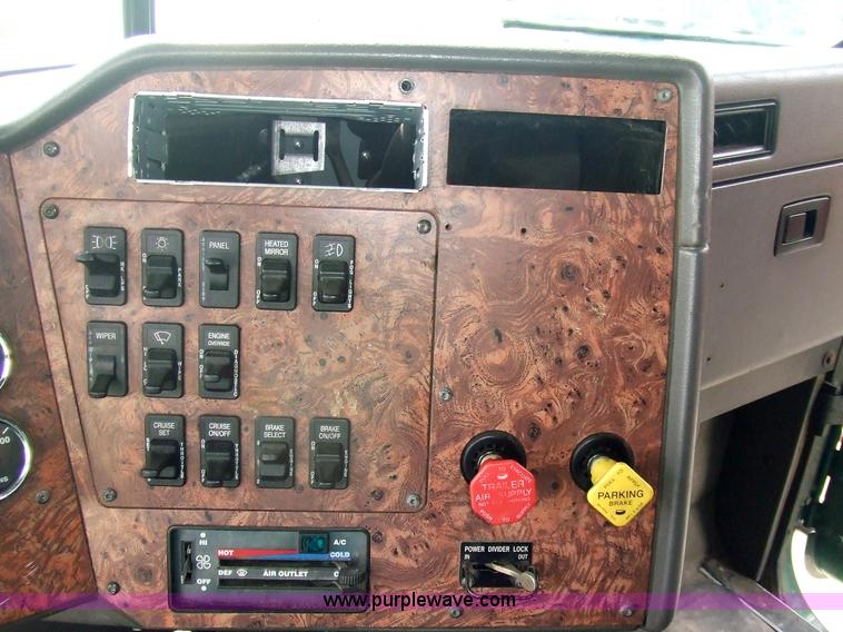 image for item 5048 1998 International Series 9400 semi truck