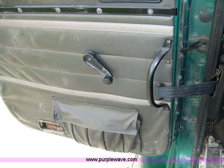 image for item 5048 1998 International Series 9400 semi truck