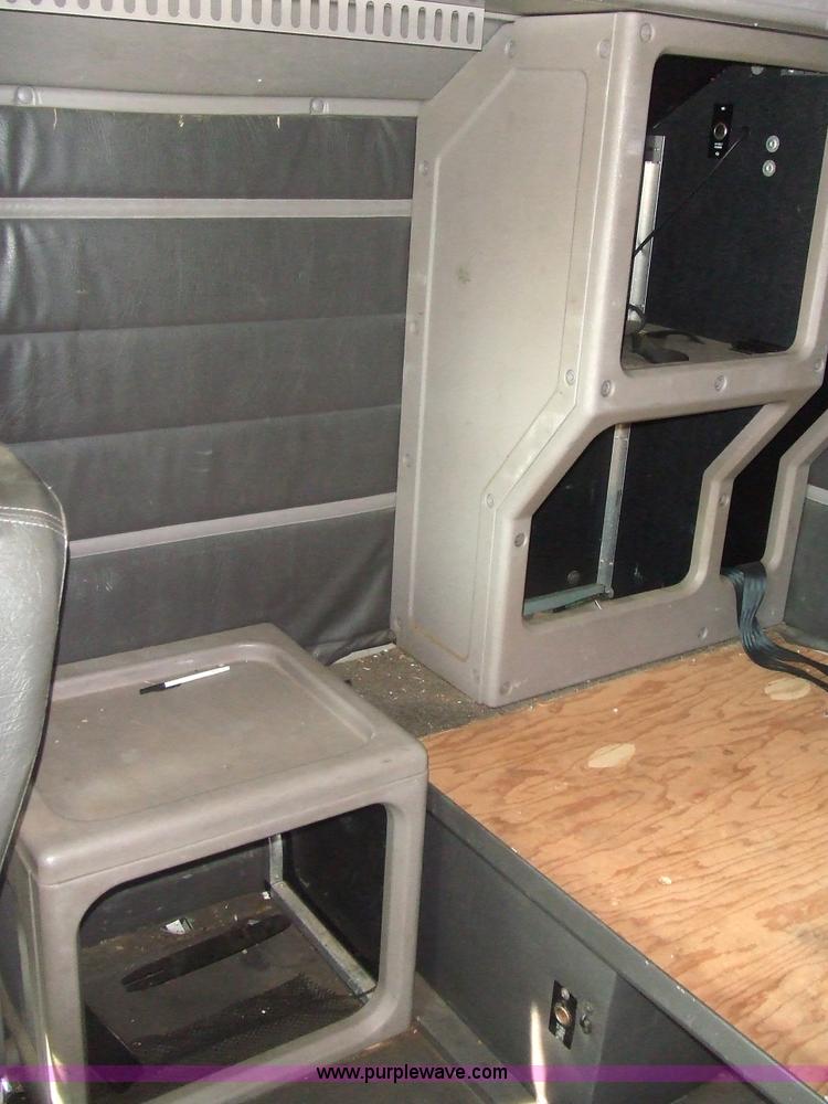 image for item 5048 1998 International Series 9400 semi truck