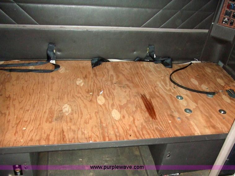 image for item 5048 1998 International Series 9400 semi truck