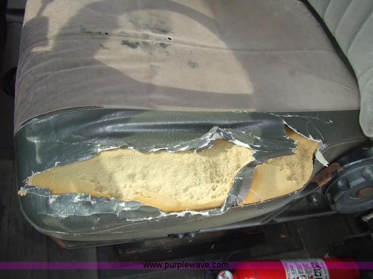 image for item 5048 1998 International Series 9400 semi truck