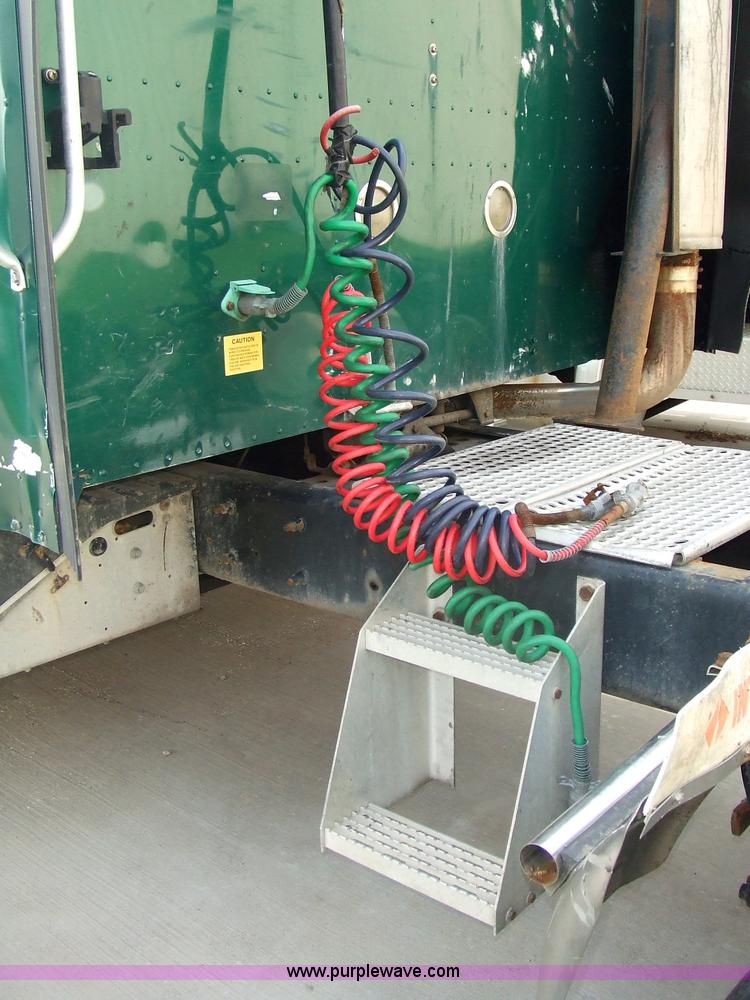 image for item 5048 1998 International Series 9400 semi truck