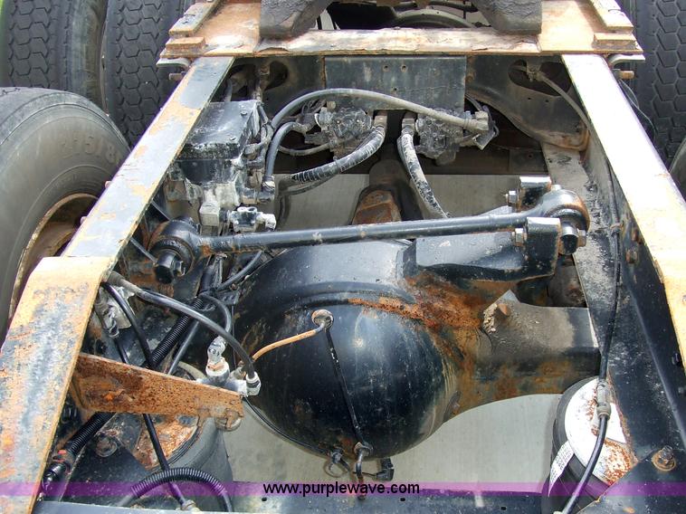 image for item 5048 1998 International Series 9400 semi truck