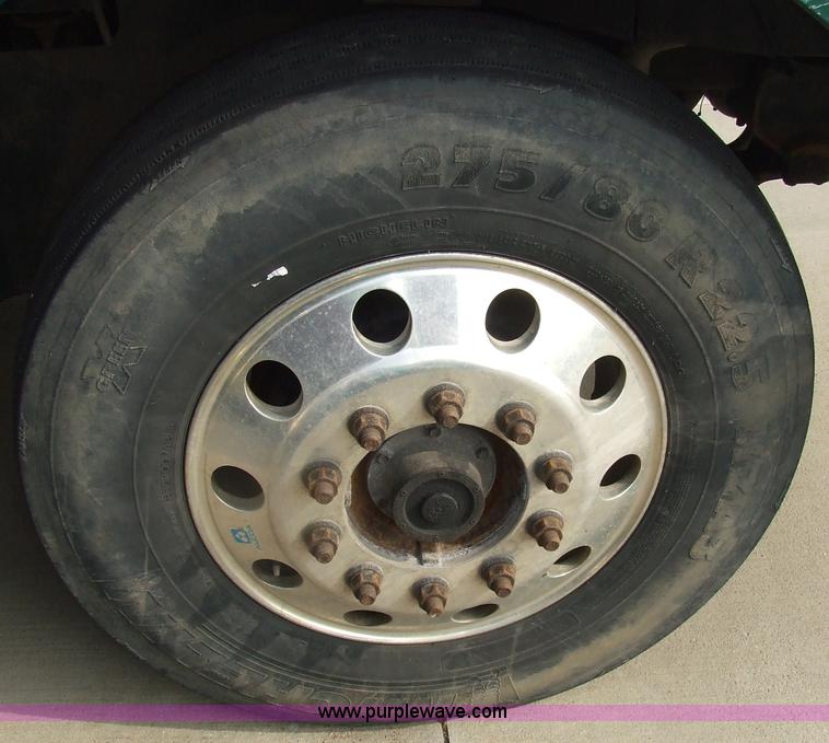 image for item 5048 1998 International Series 9400 semi truck