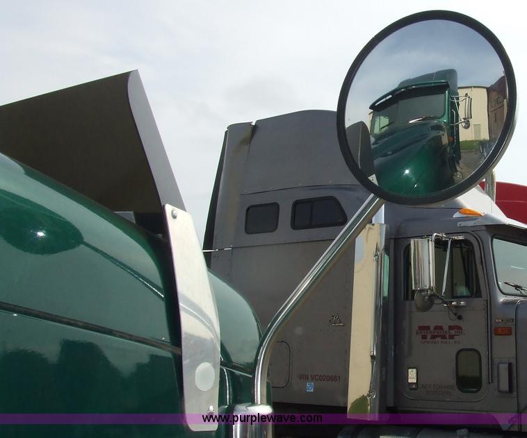 image for item 5048 1998 International Series 9400 semi truck