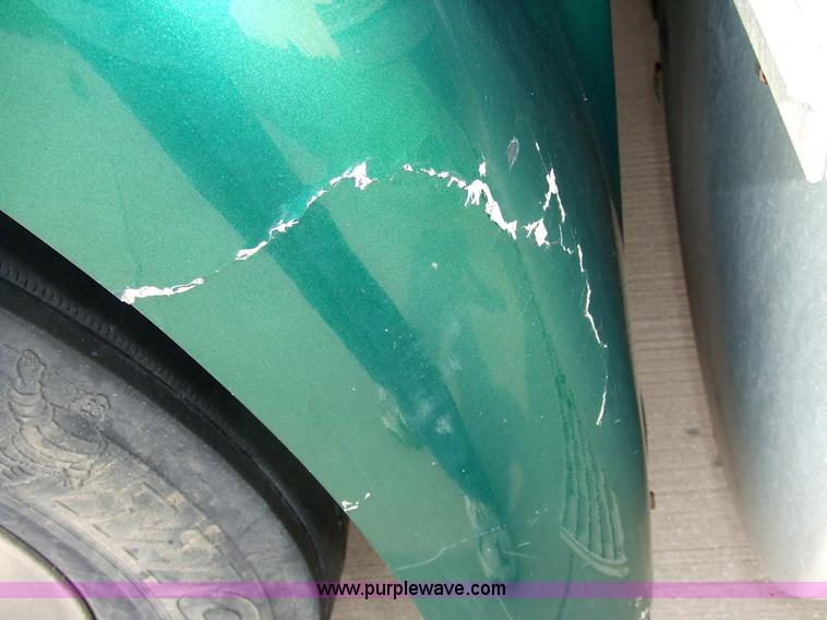 image for item 5048 1998 International Series 9400 semi truck