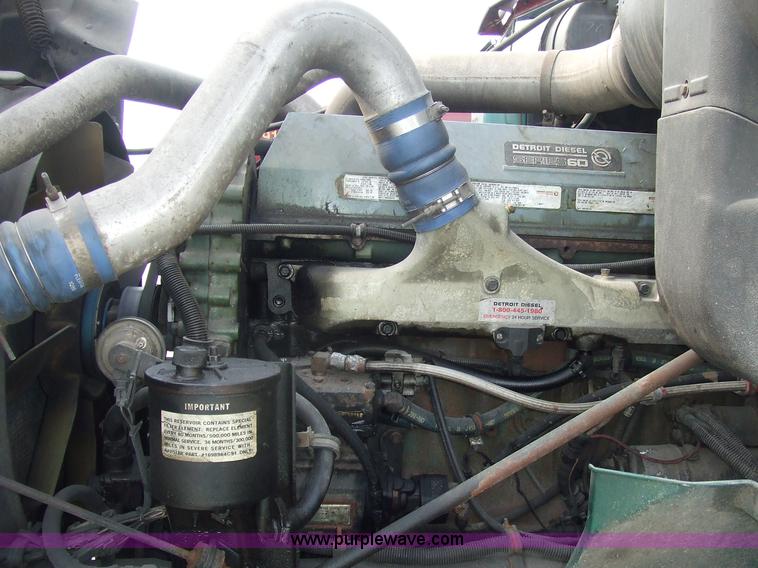 image for item 5048 1998 International Series 9400 semi truck