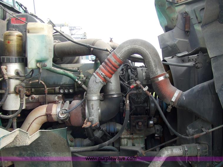 image for item 5048 1998 International Series 9400 semi truck