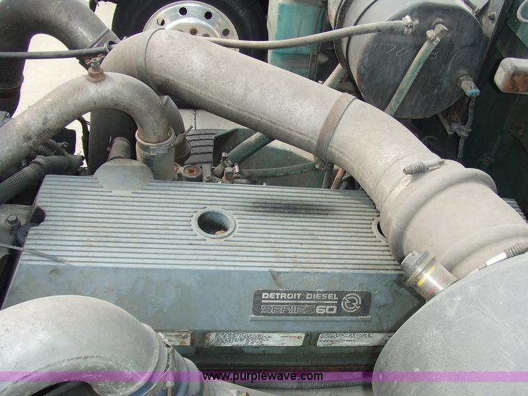 image for item 5048 1998 International Series 9400 semi truck