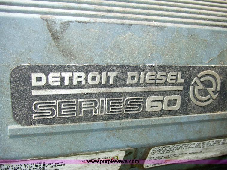 image for item 5048 1998 International Series 9400 semi truck