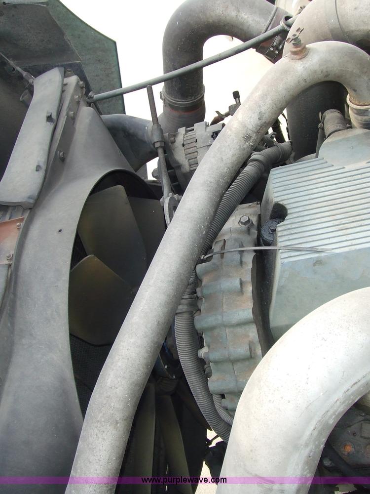 image for item 5048 1998 International Series 9400 semi truck