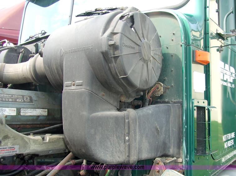 image for item 5048 1998 International Series 9400 semi truck