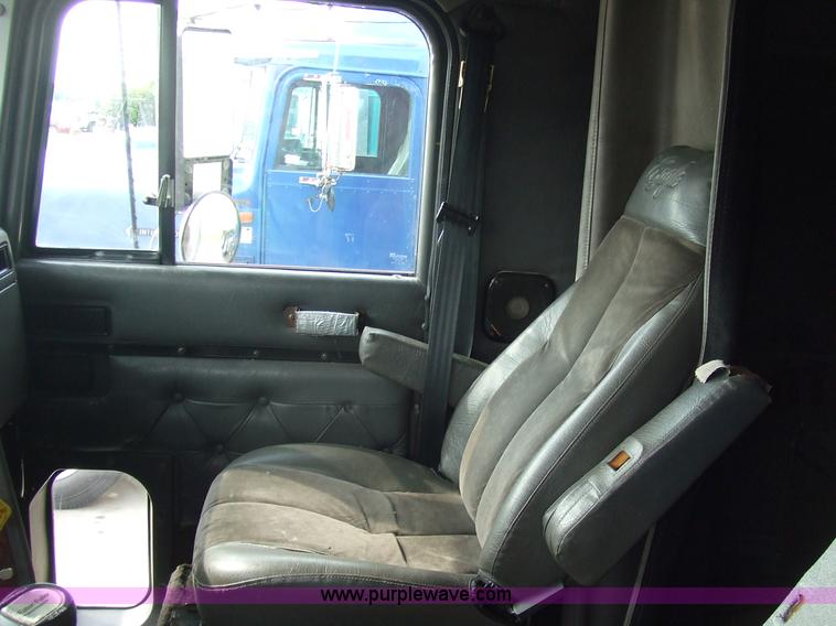 image for item 5049 1997 International Series 9300 semi truck