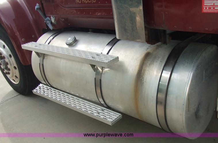 image for item 5049 1997 International Series 9300 semi truck