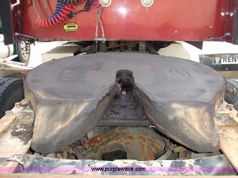 image for item 5049 1997 International Series 9300 semi truck