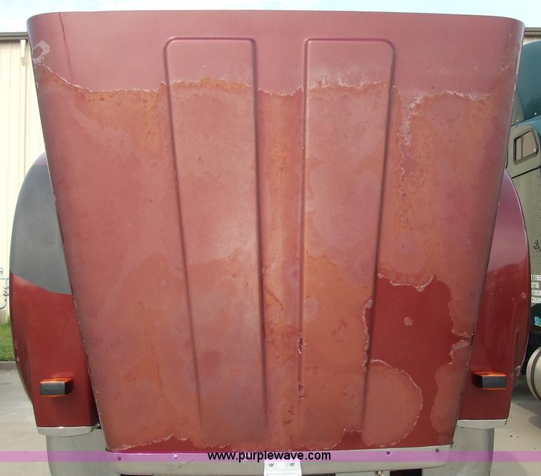 image for item 5049 1997 International Series 9300 semi truck