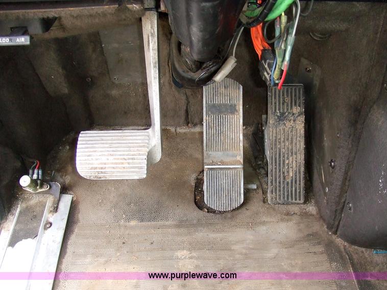 image for item 5050 1997 International Series 9300 semi truck