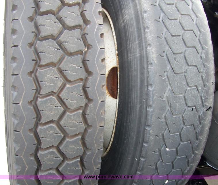 image for item 5050 1997 International Series 9300 semi truck