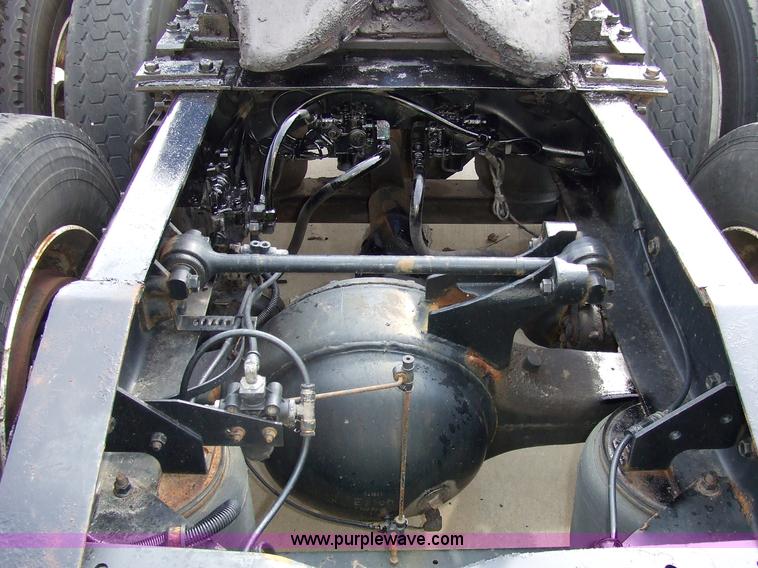 image for item 5050 1997 International Series 9300 semi truck