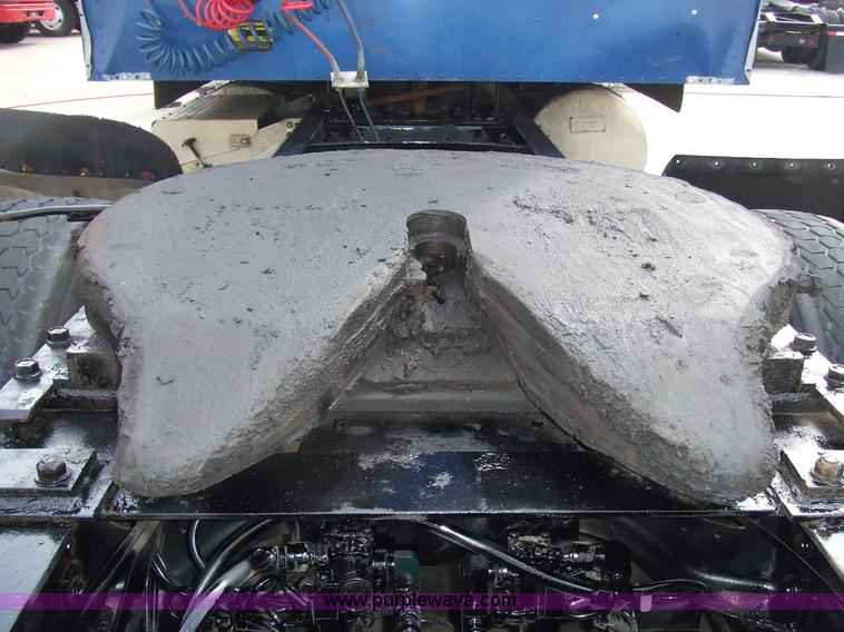 image for item 5050 1997 International Series 9300 semi truck