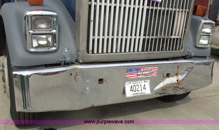 image for item 5050 1997 International Series 9300 semi truck