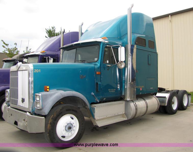 image for item 5051 1997 International Series 9300 semi truck