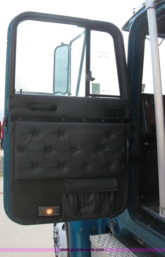 image for item 5051 1997 International Series 9300 semi truck