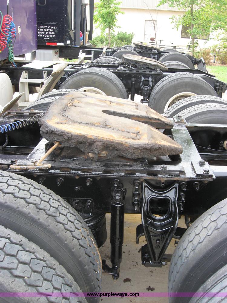 image for item 5051 1997 International Series 9300 semi truck