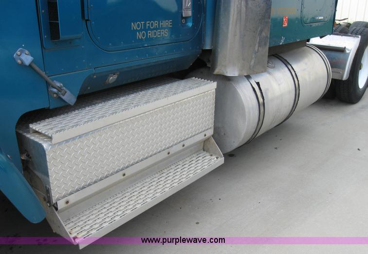 image for item 5051 1997 International Series 9300 semi truck