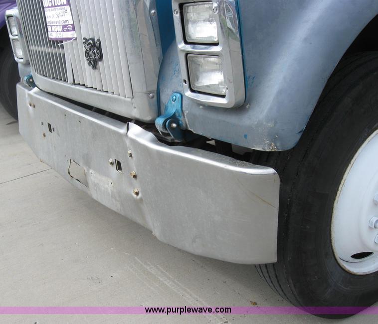 image for item 5051 1997 International Series 9300 semi truck