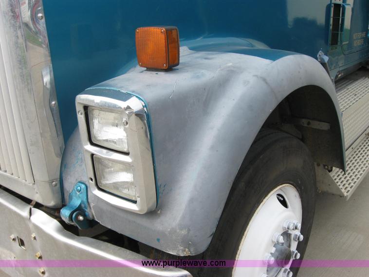 image for item 5051 1997 International Series 9300 semi truck