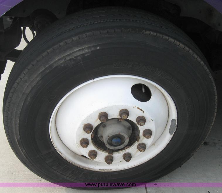 image for item 5052 1997 International Series 9300 semi truck