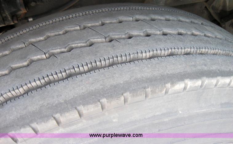 image for item 5052 1997 International Series 9300 semi truck