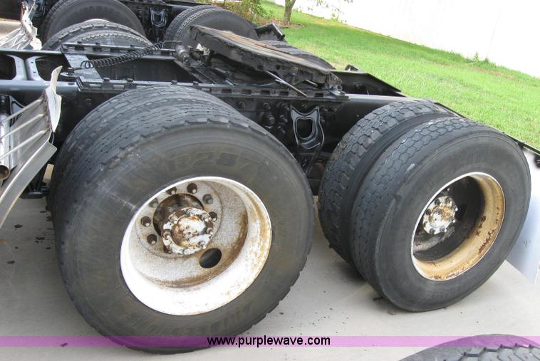 image for item 5052 1997 International Series 9300 semi truck