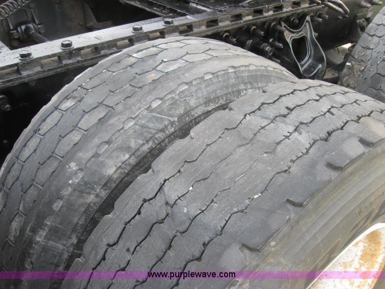 image for item 5052 1997 International Series 9300 semi truck