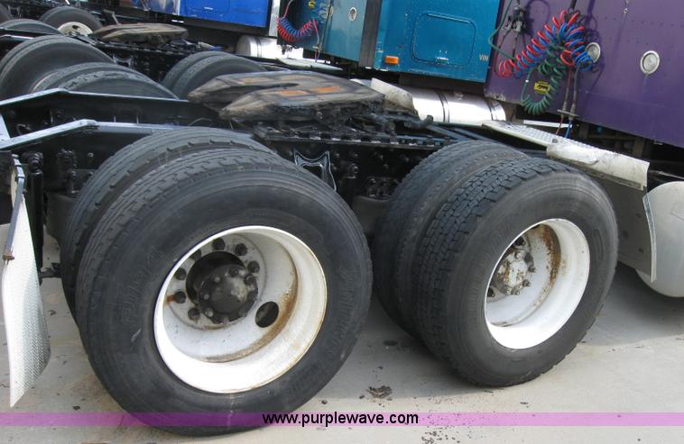 image for item 5052 1997 International Series 9300 semi truck