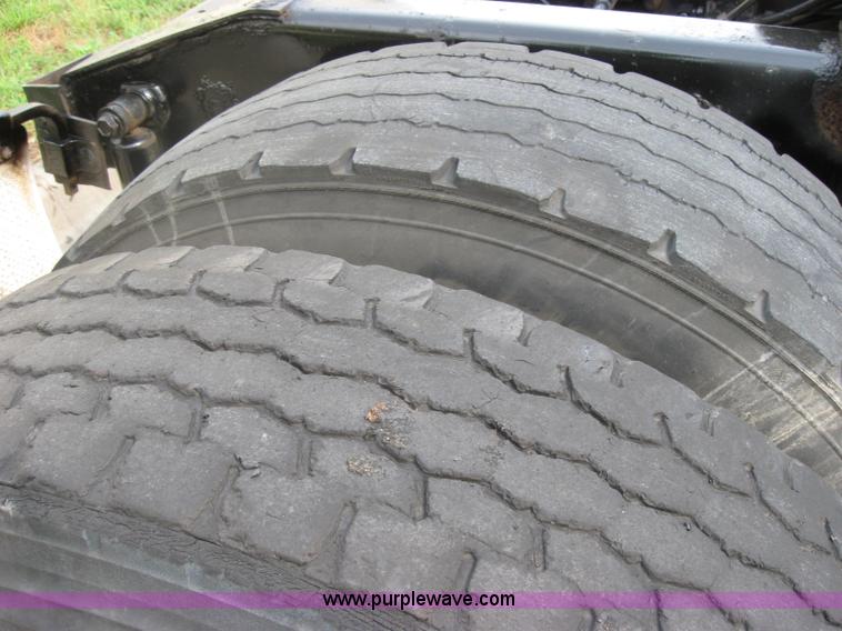 image for item 5052 1997 International Series 9300 semi truck