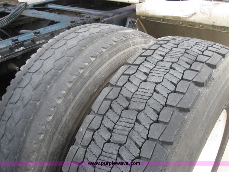 image for item 5052 1997 International Series 9300 semi truck