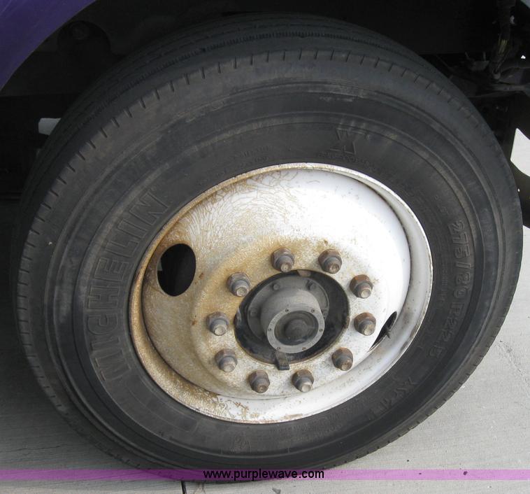 image for item 5052 1997 International Series 9300 semi truck