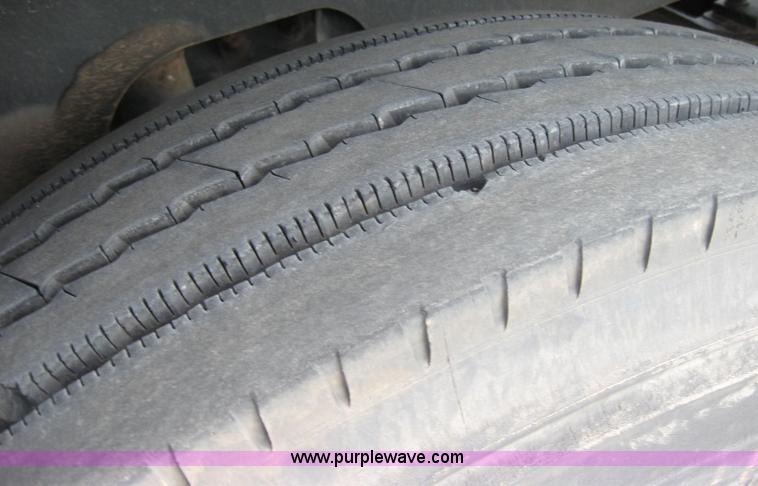 image for item 5052 1997 International Series 9300 semi truck