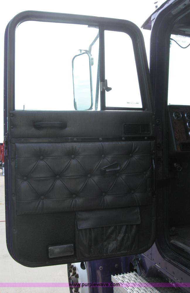 image for item 5052 1997 International Series 9300 semi truck