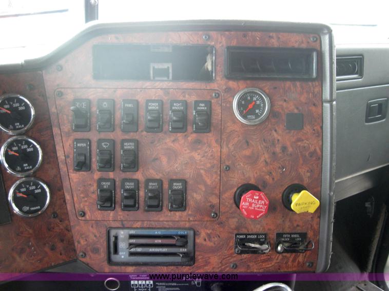 image for item 5052 1997 International Series 9300 semi truck