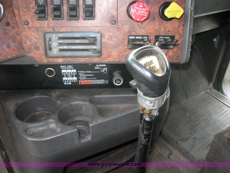 image for item 5052 1997 International Series 9300 semi truck